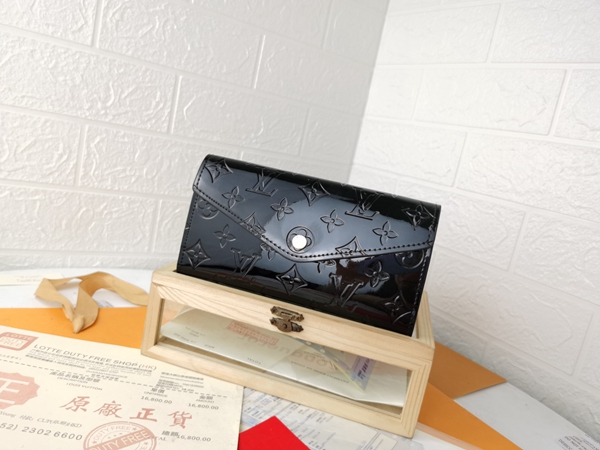 LVコピーウォレット正面デザイン